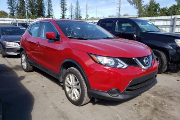 фото Nissan ROGUE SPORT S