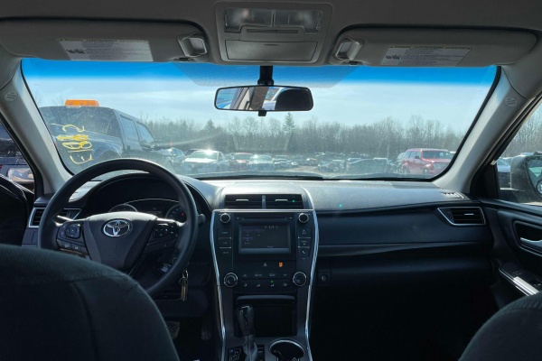 фото Toyota Camry LE