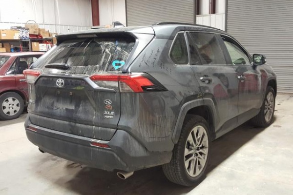 фото Toyota RAV4 XLE PREMIUM