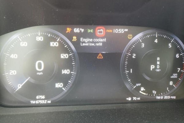 фото Volvo XC40 T5 MOMENTUM