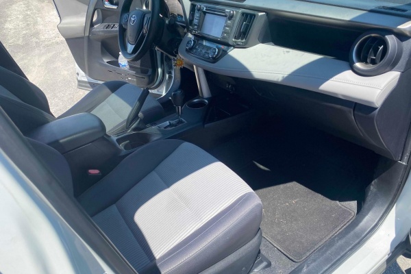 фото Toyota RAV4 XLE