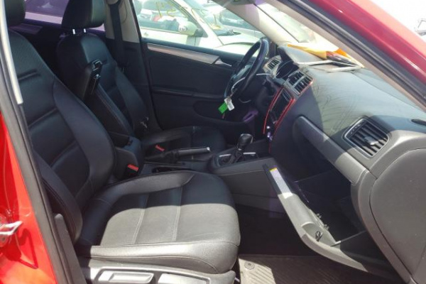 фото Volkswagen Jetta BASE