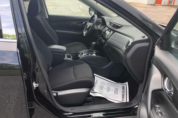 фото Nissan Rogue S