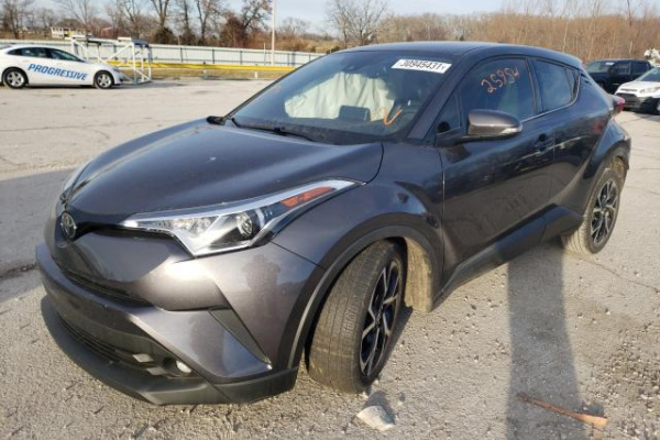 фото TOYOTA C-HR XLE