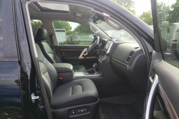 фото TOYOTA LAND CRUISER PRADO