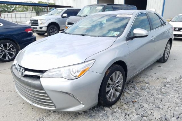 фото Toyota Camry LE