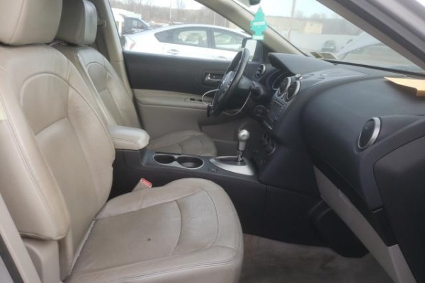 фото Nissan ROGUE S