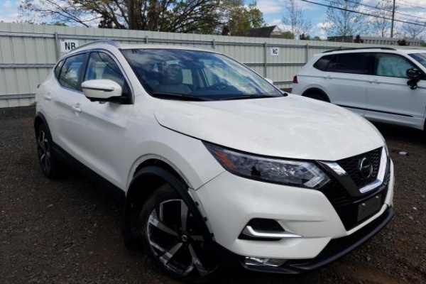 фото Nissan ROGUE SPORT S