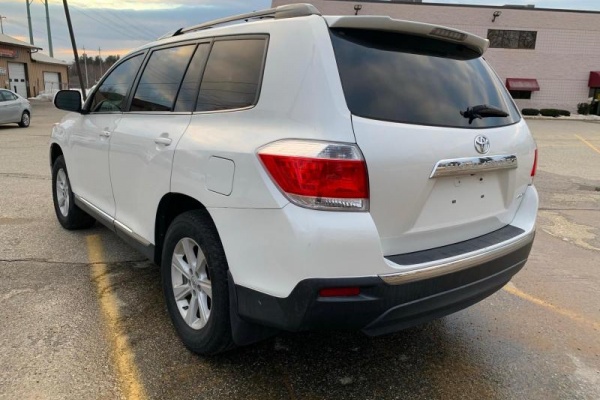 фото Toyota HIGHLANDER BASE