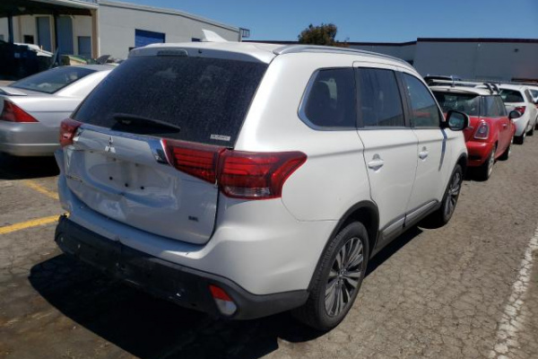 фото MITSUBISHI OUTLANDER