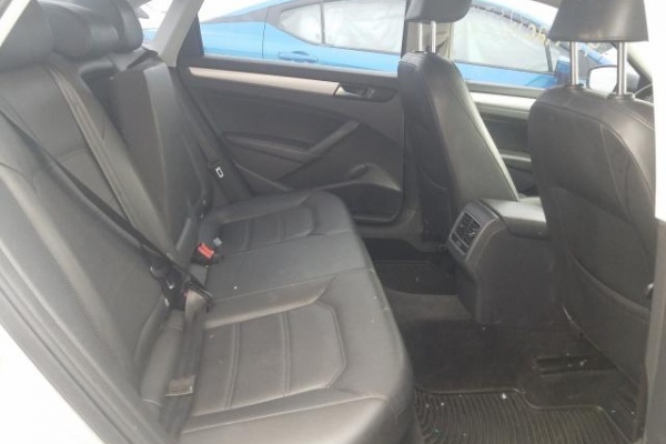 фото Volkswagen Passat SE