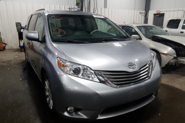 фото TOYOTA SIENNA