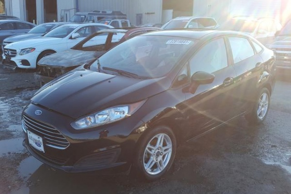 фото Ford Fiesta SE