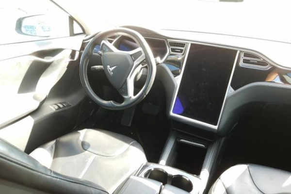 фото Tesla MODEL S