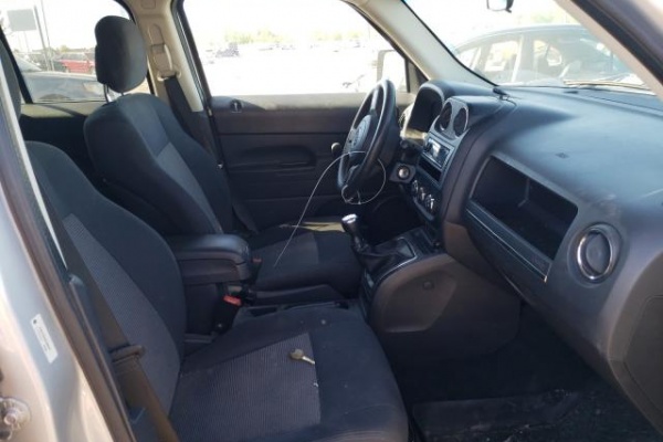 фото jeep PATRIOT SPORT