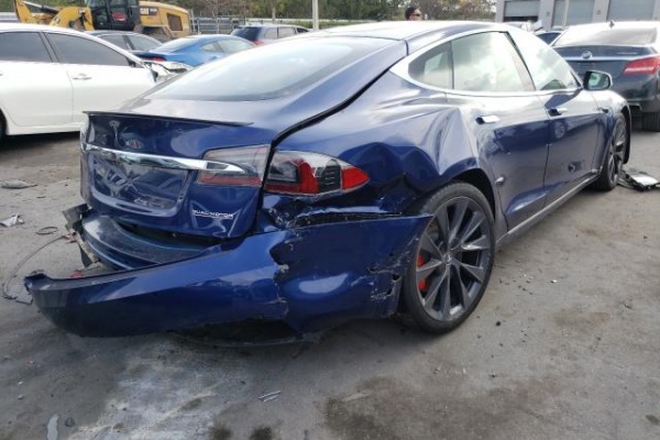 фото Tesla MODEL S