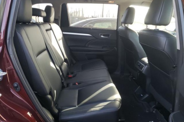 фото Toyota HIGHLANDER SE