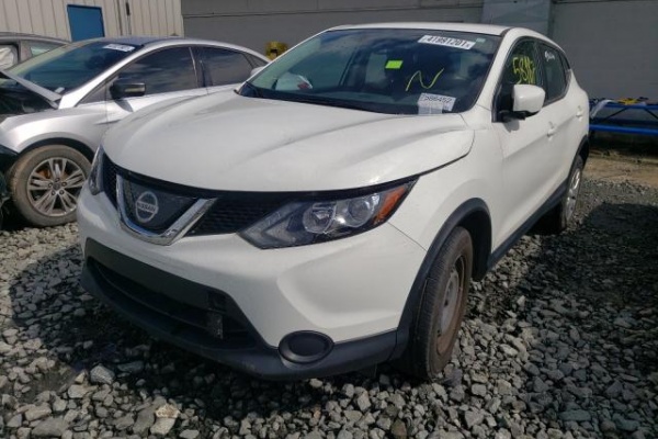 фото Nissan Rogue SPORT S