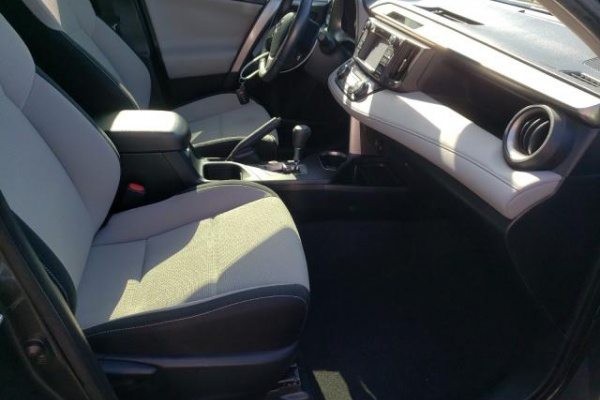 фото Toyota RAV4 HV LE