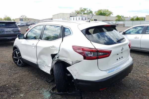 фото Nissan ROGUE SPORT S