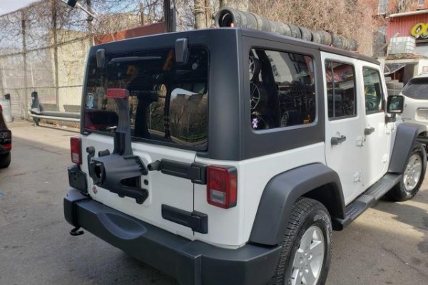 фото Jeep Wrangler Unlimited Sport