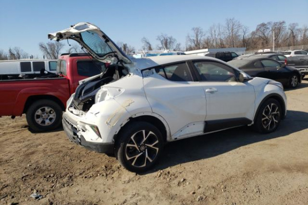 фото TOYOTA C-HR XLE