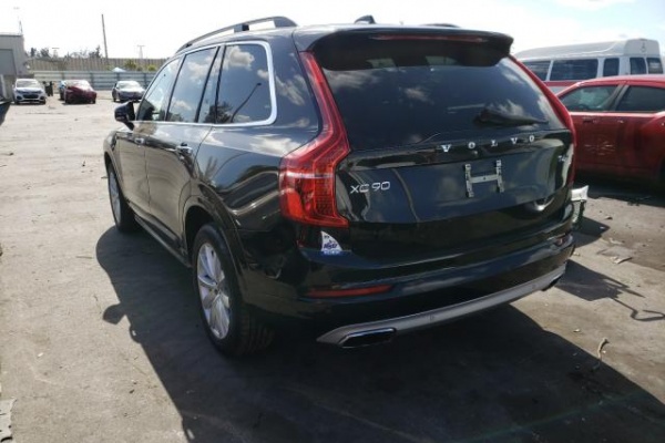 фото Volvo XC90 T6