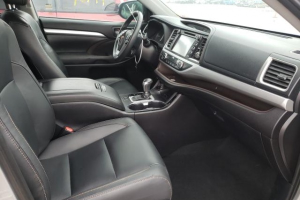 фото Toyota Highlander SE