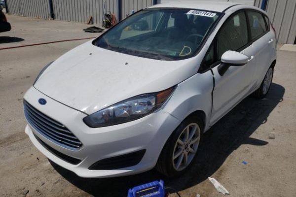 фото Ford Fiesta SE