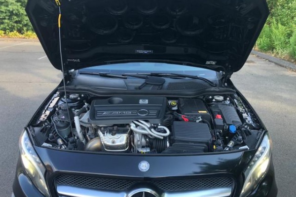 фото Mercedes GLA 45 AMG
