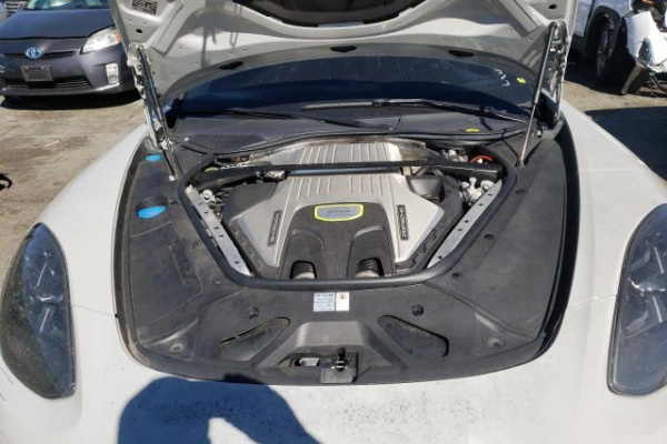 фото PORSCHE PANAMERA TURBO S E-HYBRID