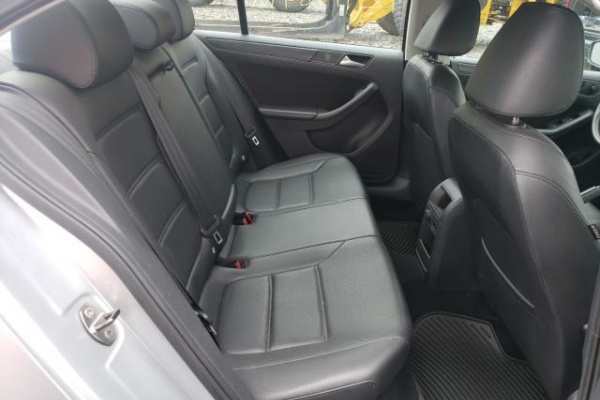 фото Volkswagen Jetta SE