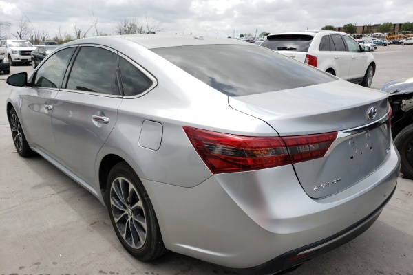 фото Toyota Avalon XLE
