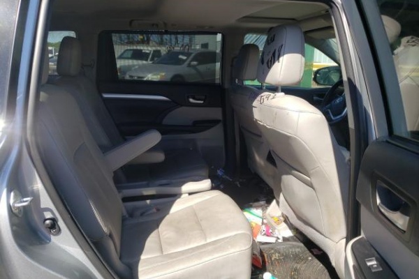 фото Toyota HIGHLANDER SE