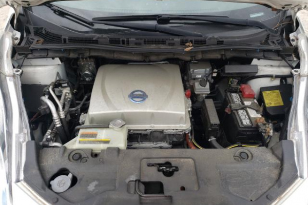 фото NISSAN LEAF