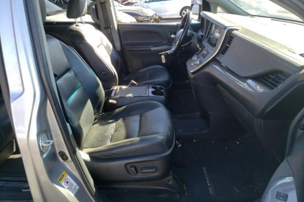 фото TOYOTA SIENNA SPORT