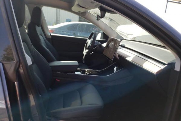 фото Tesla MODEL Y