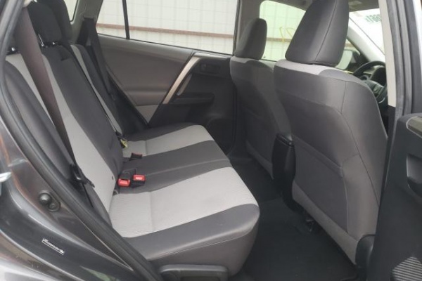 фото Toyota RAV4 LE