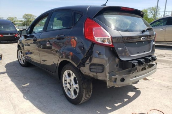 фото Ford Fiesta SE