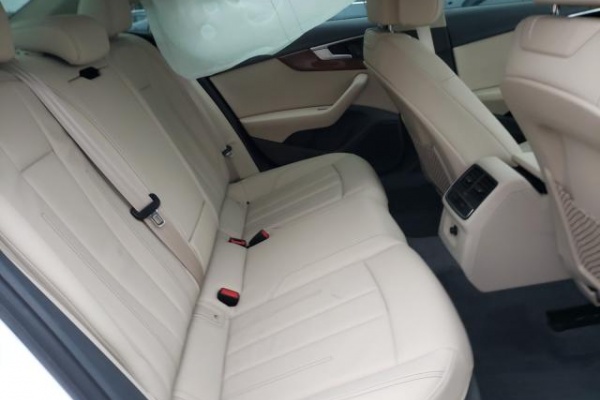 фото Audi A4 Premium