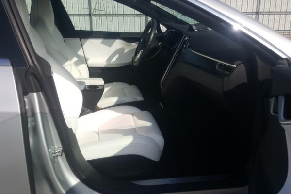 фото Tesla MODEL S