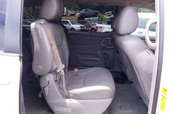 фото TOYOTA SIENNA
