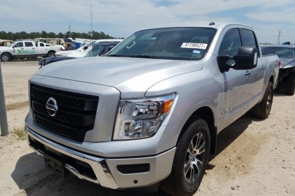 фото Nissan Titan SV
