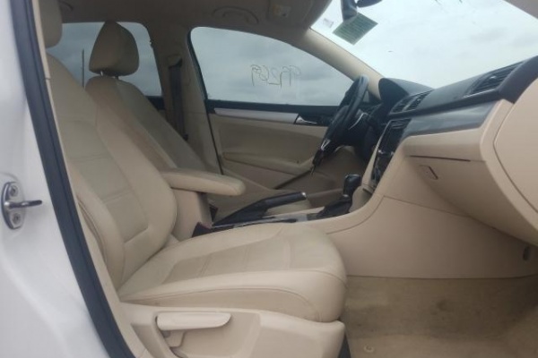 фото Volkswagen Passat SE