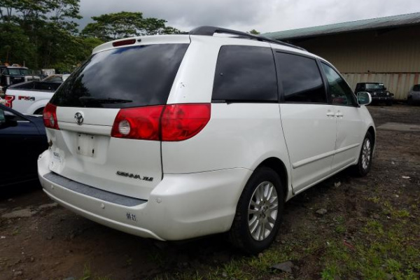 фото TOYOTA SIENNA