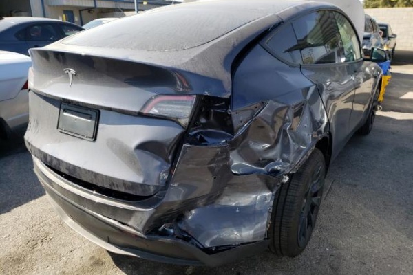 фото Tesla MODEL Y