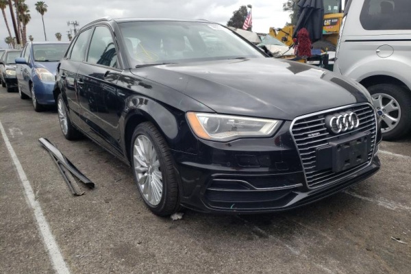фото Audi A3 E-TRON Premium