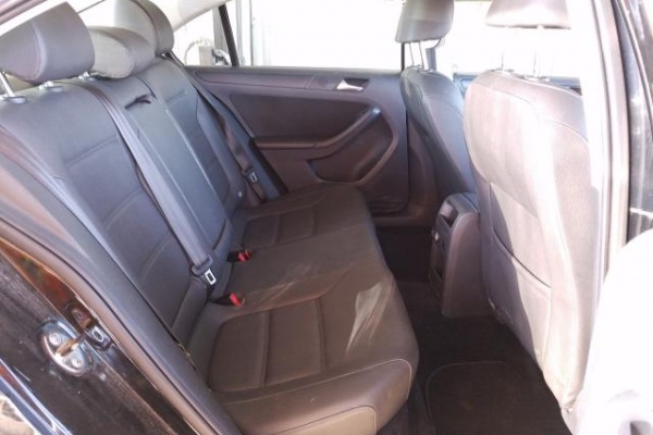 фото Volkswagen Jetta SE