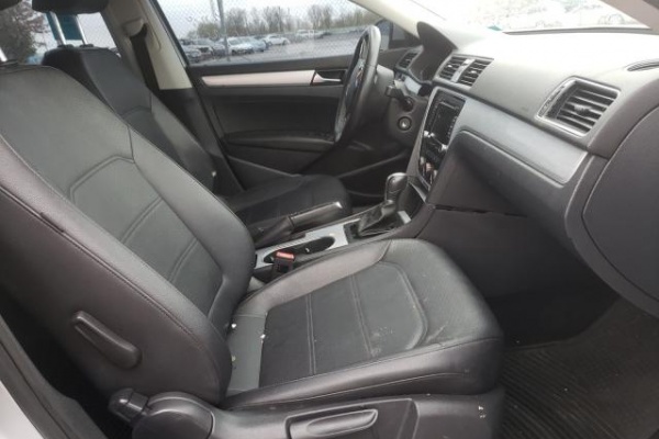 фото Volkswagen Passat SE