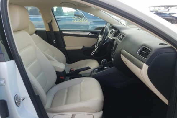 фото VOLKSWAGEN JETTA